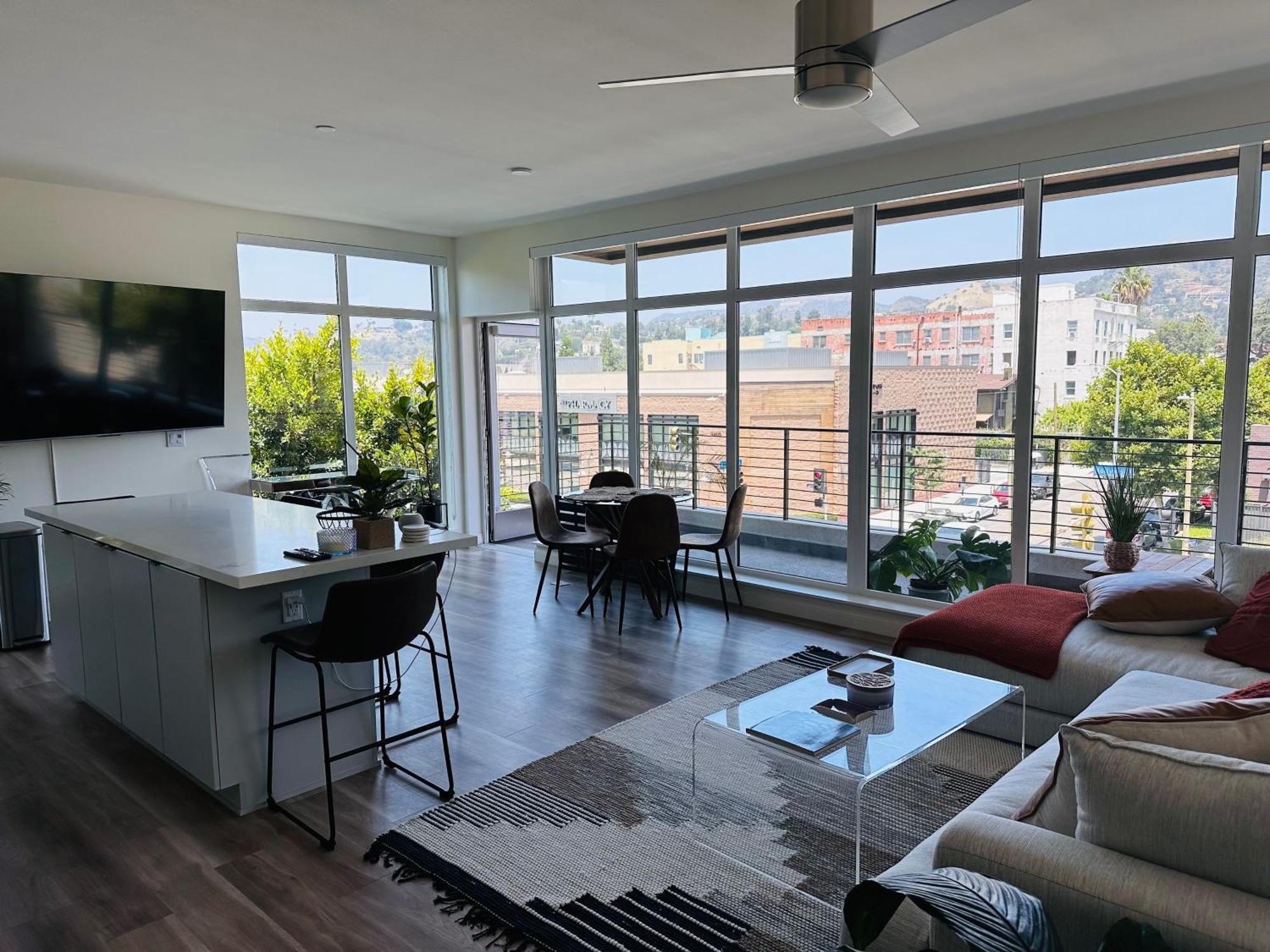 Apartment Glam By The Hollywood Sign 2 Bed With Free Ev Parking, Pool, Gym *