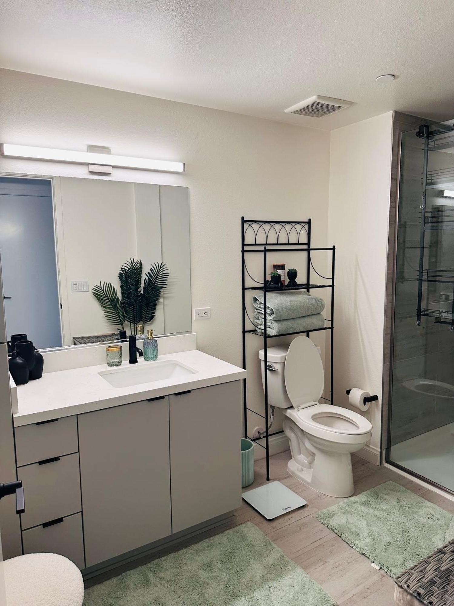 Glam By The Hollywood Sign 2 Bed With Free Ev Parking, Pool, Gym *