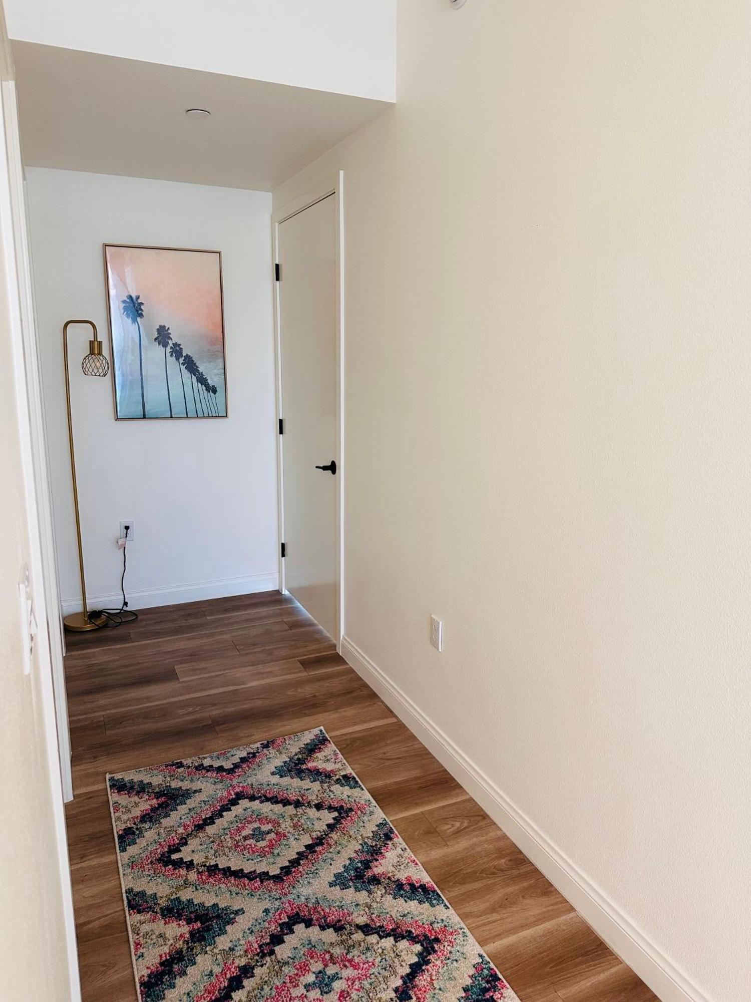 Glam By The Hollywood Sign 2 Bed With Free Ev Parking, Pool, Gym Los Angeles