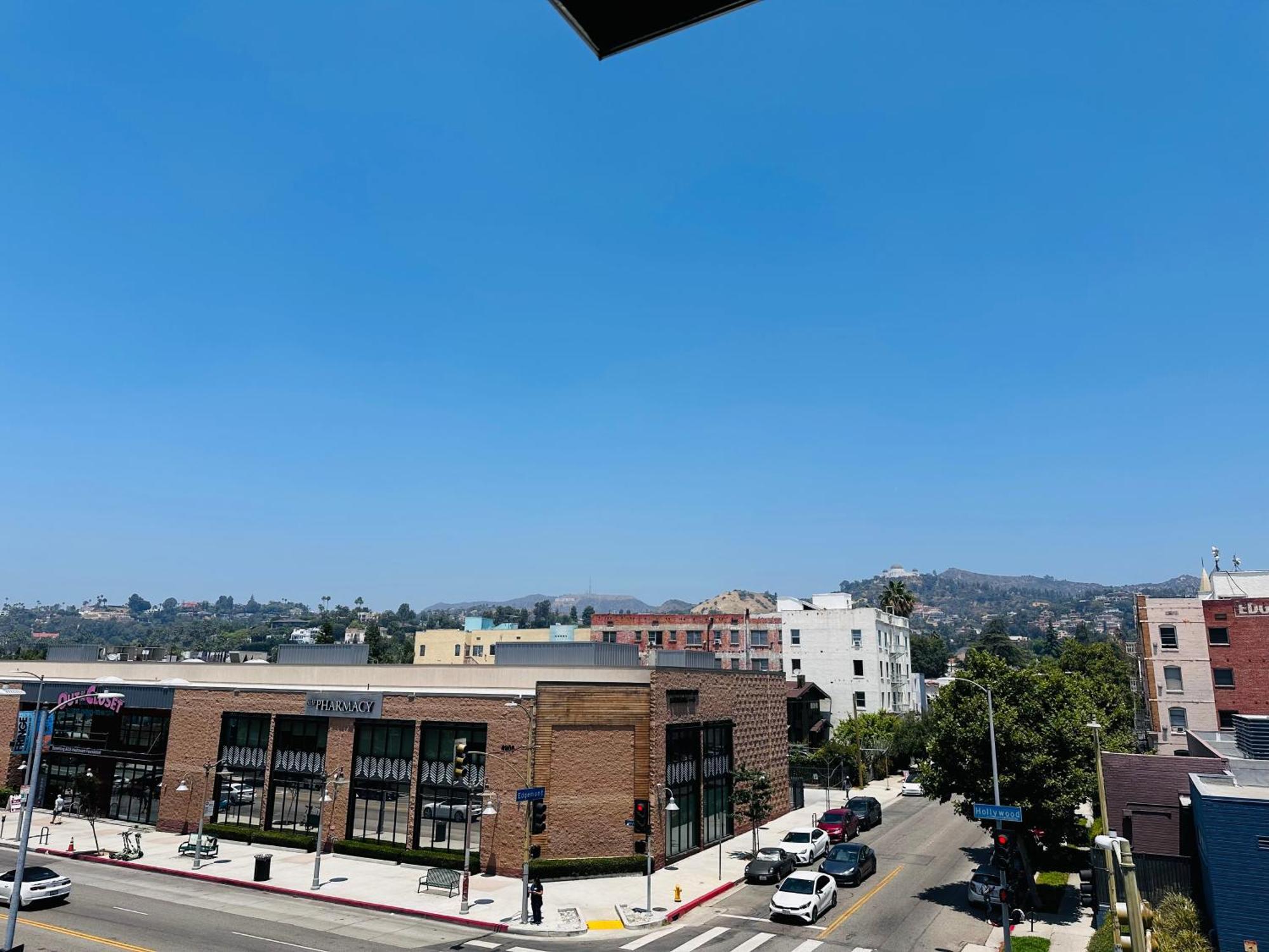 Glam By The Hollywood Sign 2 Bed With Free Ev Parking, Pool, Gym Los Angeles